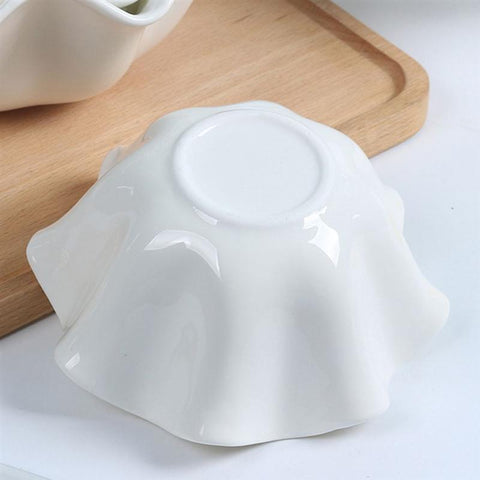 Creative Pure White Ceramic Bowl – Irregular Wave Design for Elegant Serving