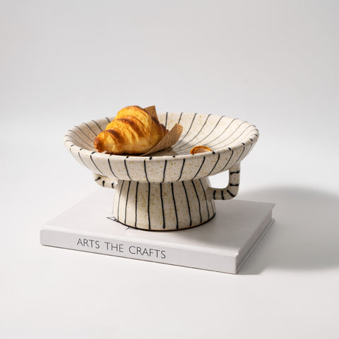 Black and White Striped Resin Fruit Plate – Retro Creative Dessert Stand