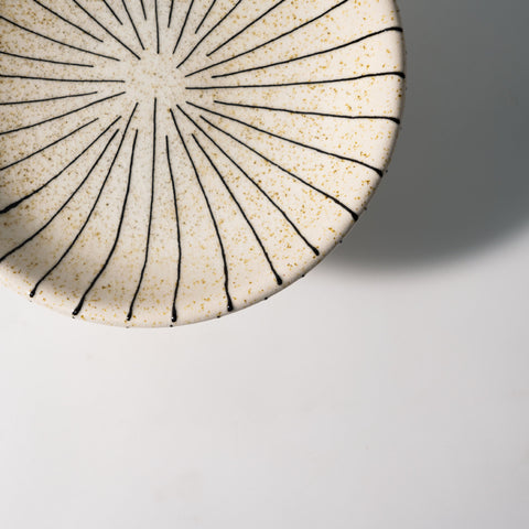 Black and White Striped Resin Fruit Plate – Retro Creative Dessert Stand
