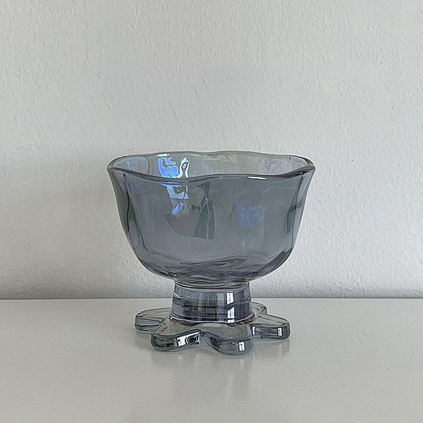 Wudy Kitchen Wudy Bloom Ice Cream Cup — petal-form borosilicate glass, 240ml — 45-degree angle, studio light