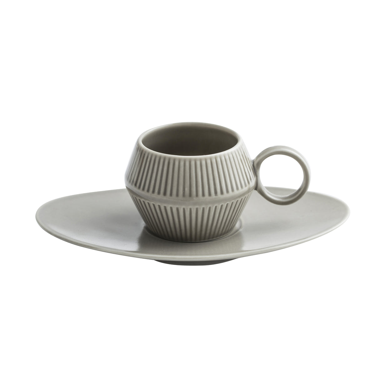 An elongated saucer