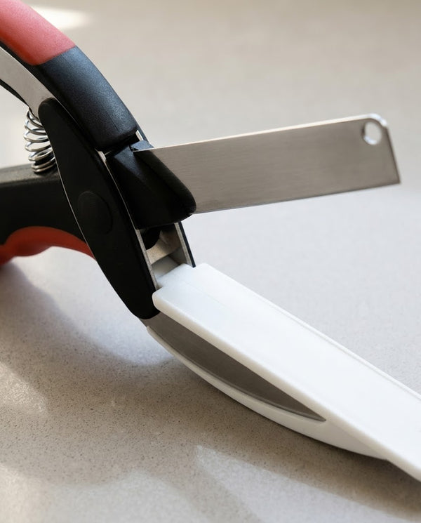 2-in-1 Kitchen Scissors with Built-in Board