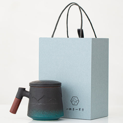 Japanese-Style Porcelain Mug with Wooden Handle – Premium Gift Box Edition