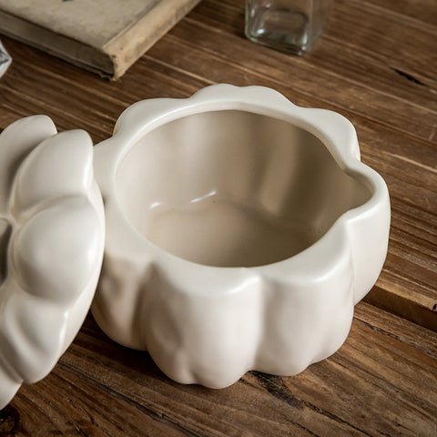 Porcelain Pumpkin Bowl with Lid – Matte Glaze, Microwave-Safe