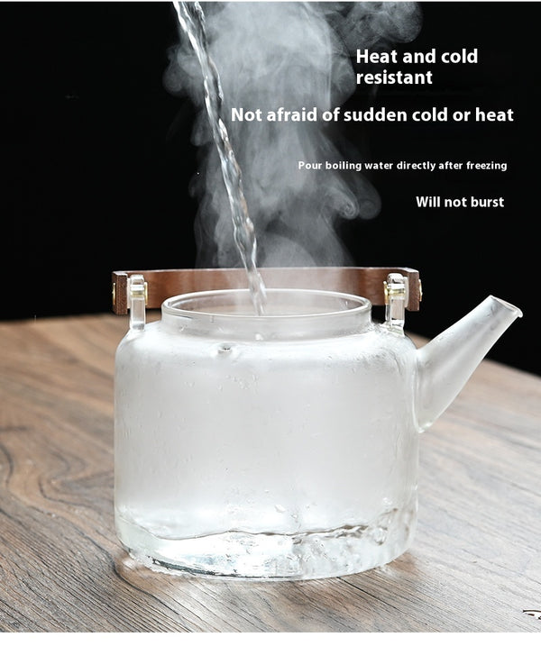 Wudy Kitchen Wudy Borosilicate Glass Teapot with Infuser — teapot — in-use detail shot