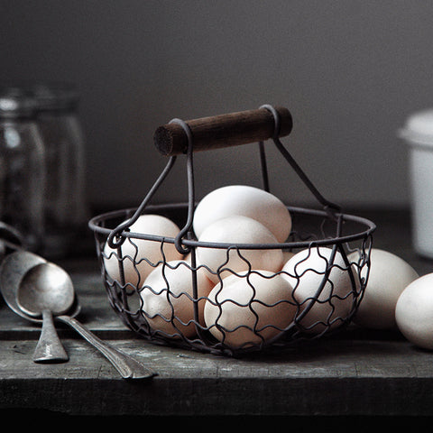 Vintage Wire Basket with Wooden Handle – Rustic Egg Storage & Kitchen Organizer