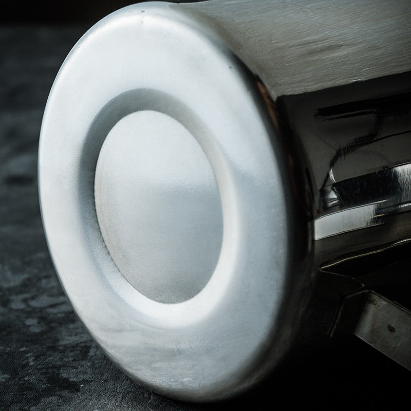 Handle that stays cool through service