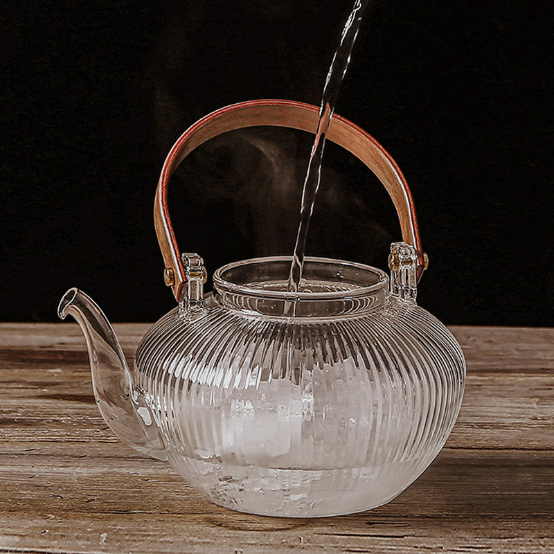Arched handle, balanced pour