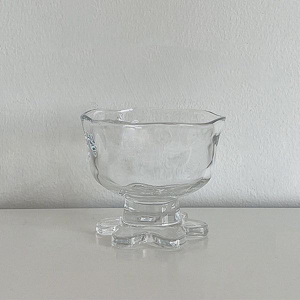 Wudy Kitchen Wudy Bloom Ice Cream Cup — petal-form borosilicate glass, 240ml — in-use detail shot