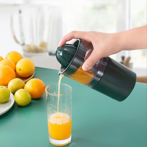 Wireless Portable Citrus Juicer – USB Rechargeable Mini Fruit Juicer
