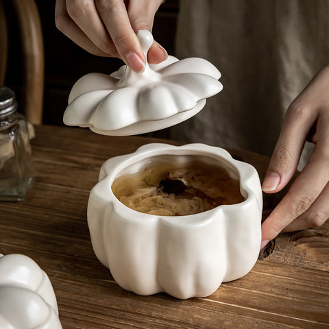 Porcelain Pumpkin Bowl with Lid – Matte Glaze, Microwave-Safe