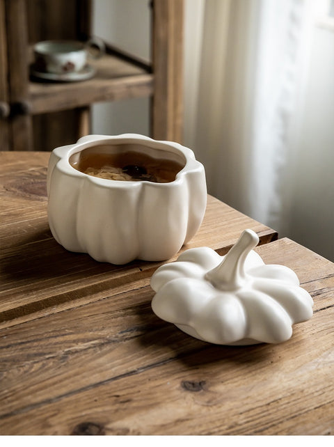 Porcelain Pumpkin Bowl with Lid – Matte Glaze, Microwave-Safe